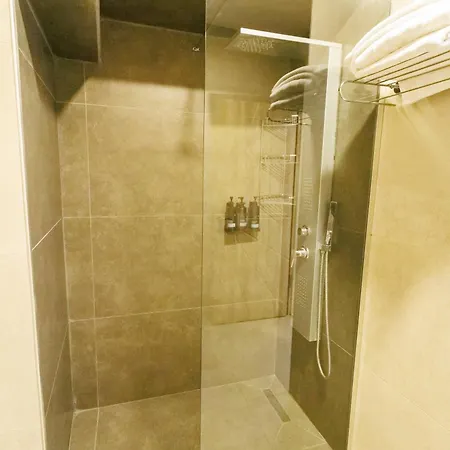 Hotel Tuna