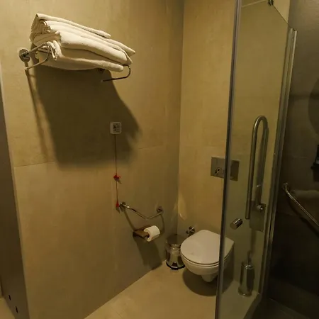 Hotel Tuna *