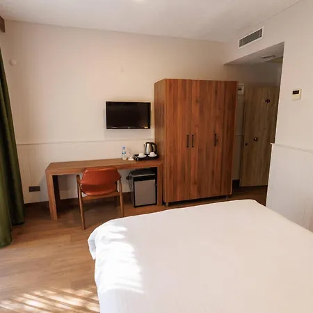 Tuna Hotel *