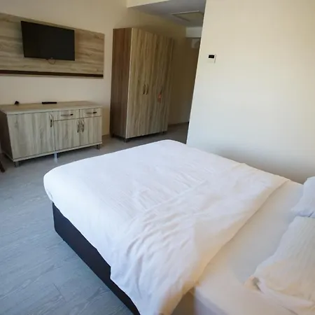 Tuna Hotel *